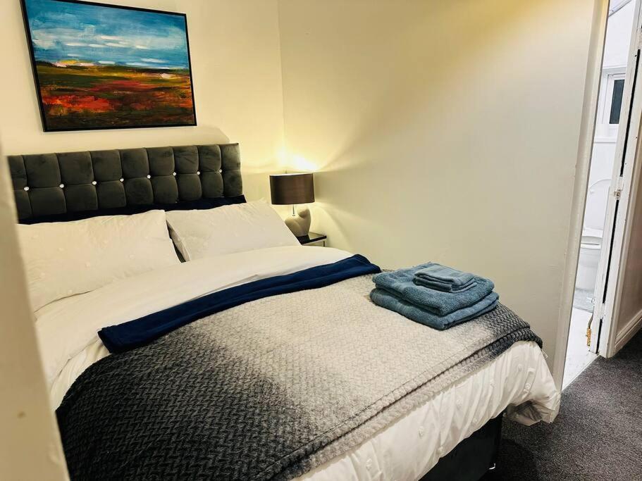 1 Luxe Exec Bedroom Apt Derby Buitenkant foto