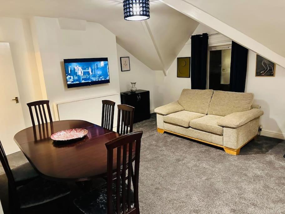 1 Luxe Exec Bedroom Apt Derby Buitenkant foto