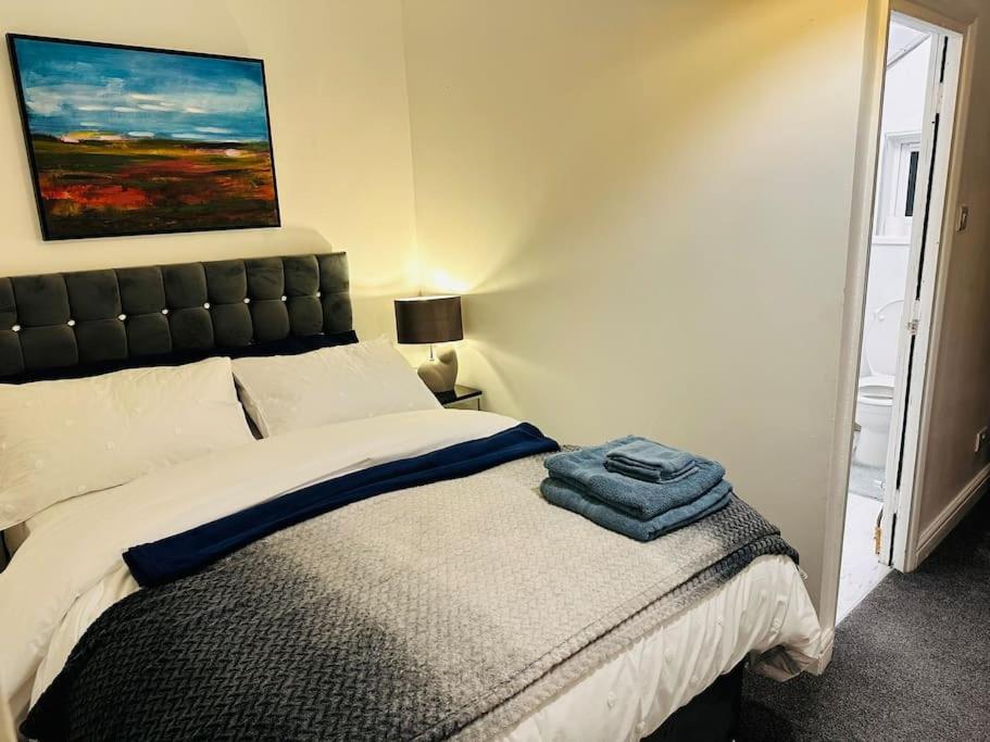 1 Luxe Exec Bedroom Apt Derby Buitenkant foto