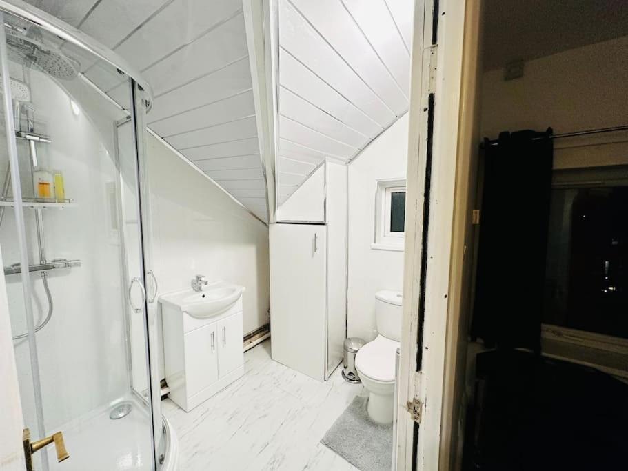 1 Luxe Exec Bedroom Apt Derby Buitenkant foto