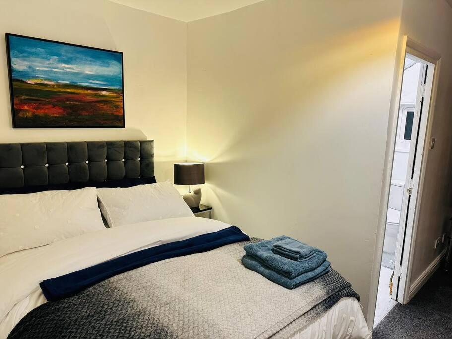 1 Luxe Exec Bedroom Apt Derby Buitenkant foto