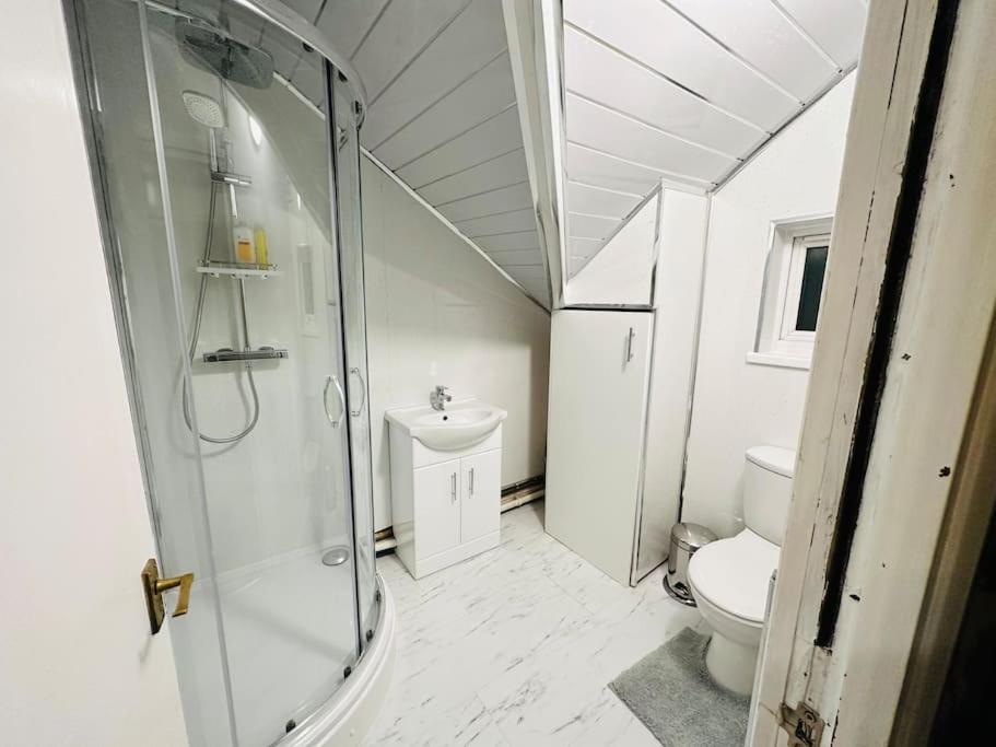 1 Luxe Exec Bedroom Apt Derby Buitenkant foto