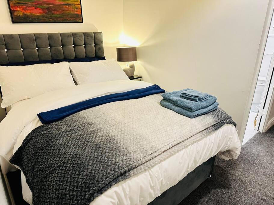 1 Luxe Exec Bedroom Apt Derby Buitenkant foto