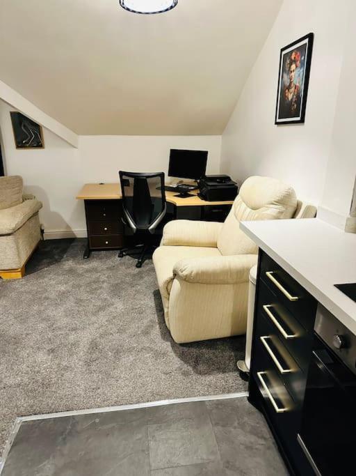 1 Luxe Exec Bedroom Apt Derby Buitenkant foto