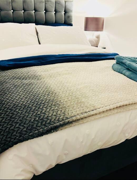 1 Luxe Exec Bedroom Apt Derby Buitenkant foto