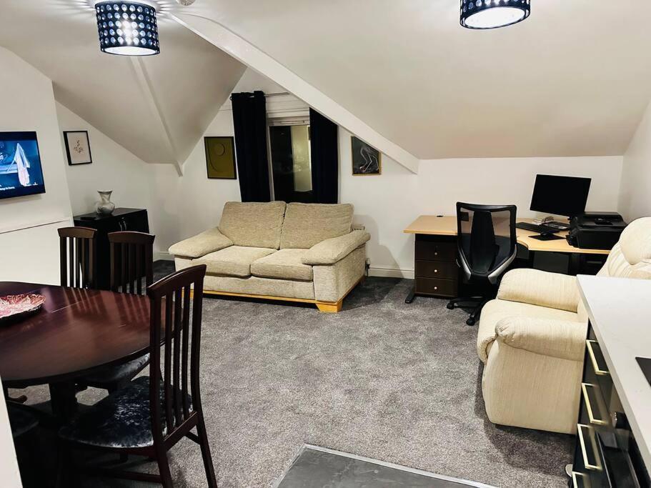 1 Luxe Exec Bedroom Apt Derby Buitenkant foto