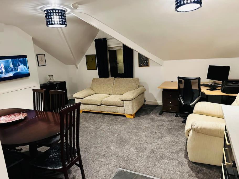 1 Luxe Exec Bedroom Apt Derby Buitenkant foto