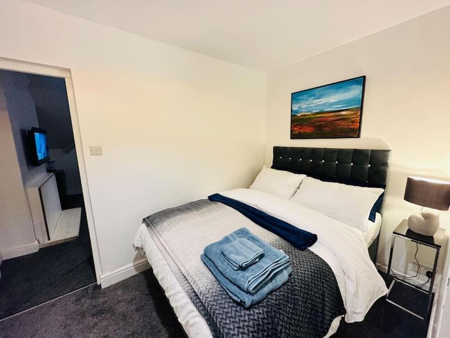 1 Luxe Exec Bedroom Apt Derby Buitenkant foto