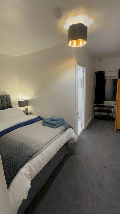 1 Luxe Exec Bedroom Apt Derby Buitenkant foto