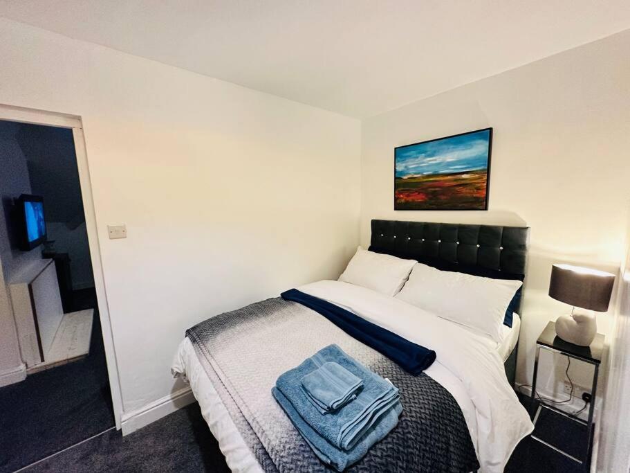 1 Luxe Exec Bedroom Apt Derby Buitenkant foto